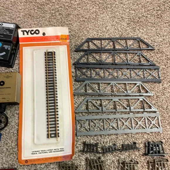 Vtg Tyco Life-Like Electric Train Set HO Scale Accessories Track Cars Tansformer